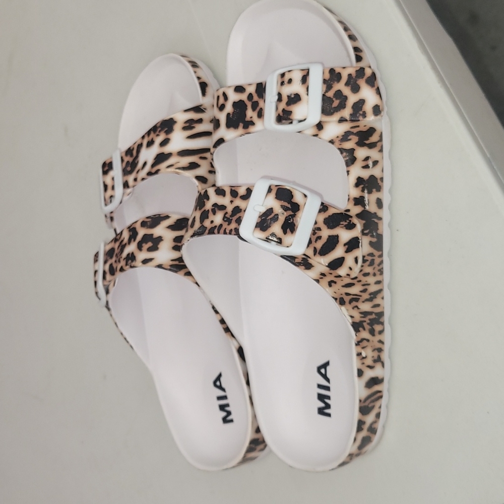 Womens new MIA leopard sandals sz 12. Buckle!!